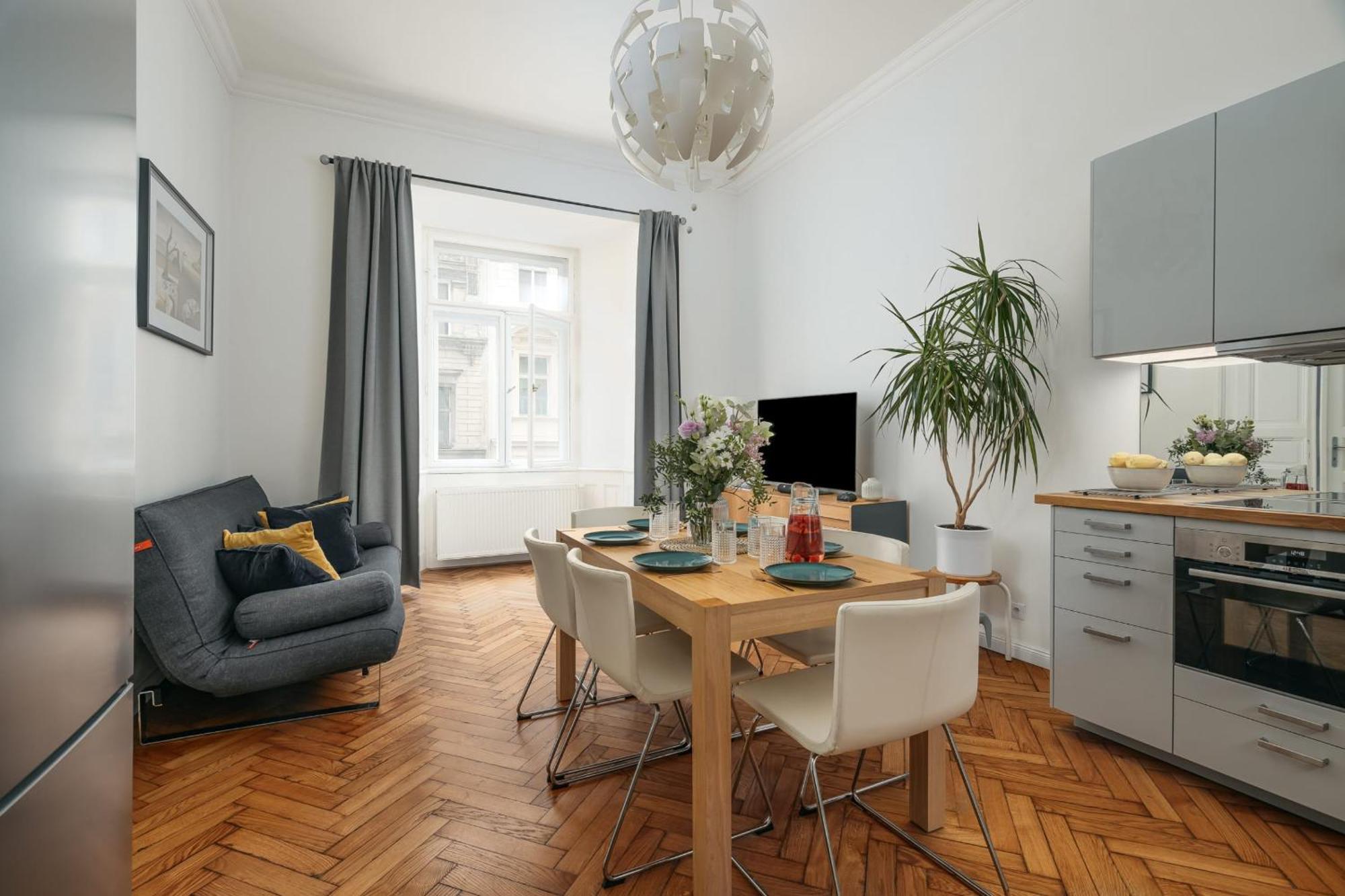 Comfortable And Cosy Apt A Few Steps From Dancing House And Naplavka Dance 프라하 외부 사진